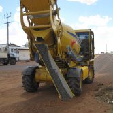 Mobile concrete batching plant